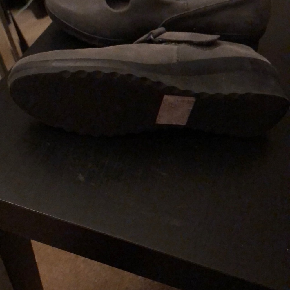Shoes - Picture 2 of 6